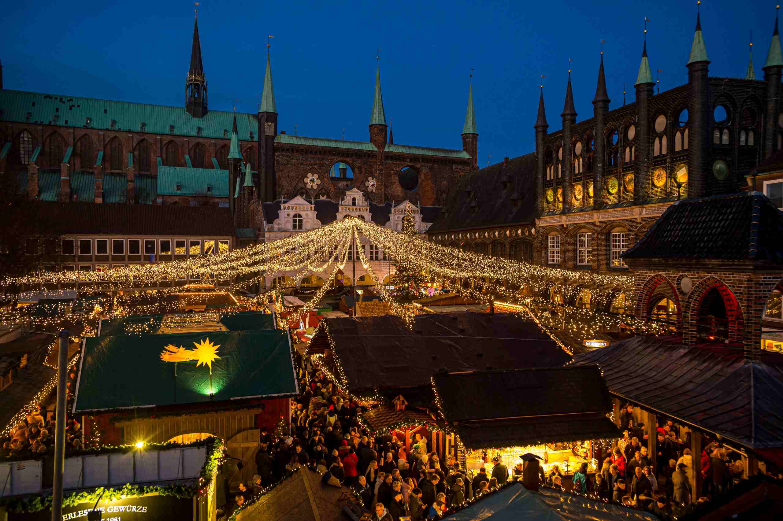 traditional-christmas-market-l-beck